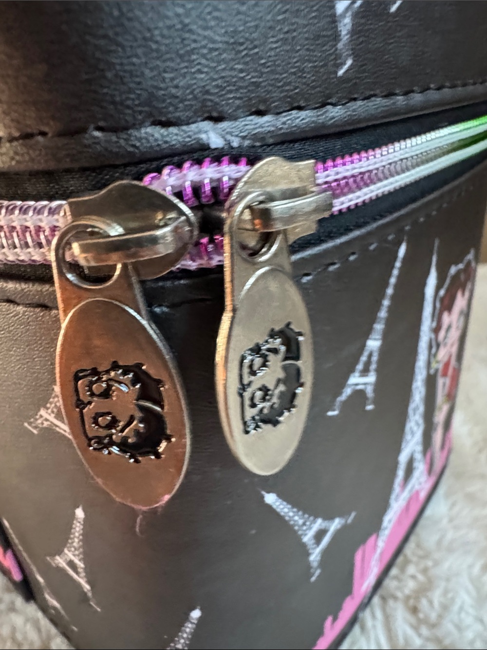 Betty Boop Black & Pink Paris Cosmetic Train Case - Picture 7 of 12